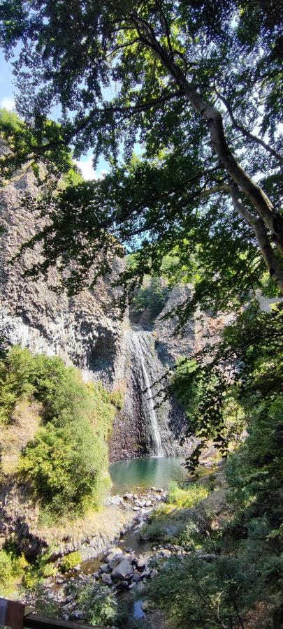 Gite Le Chamaju Labeaume Dış mekan fotoğraf